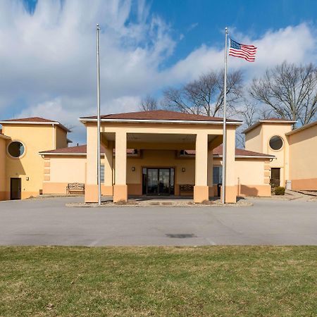 Quality Inn & Suites Seville Exterior photo