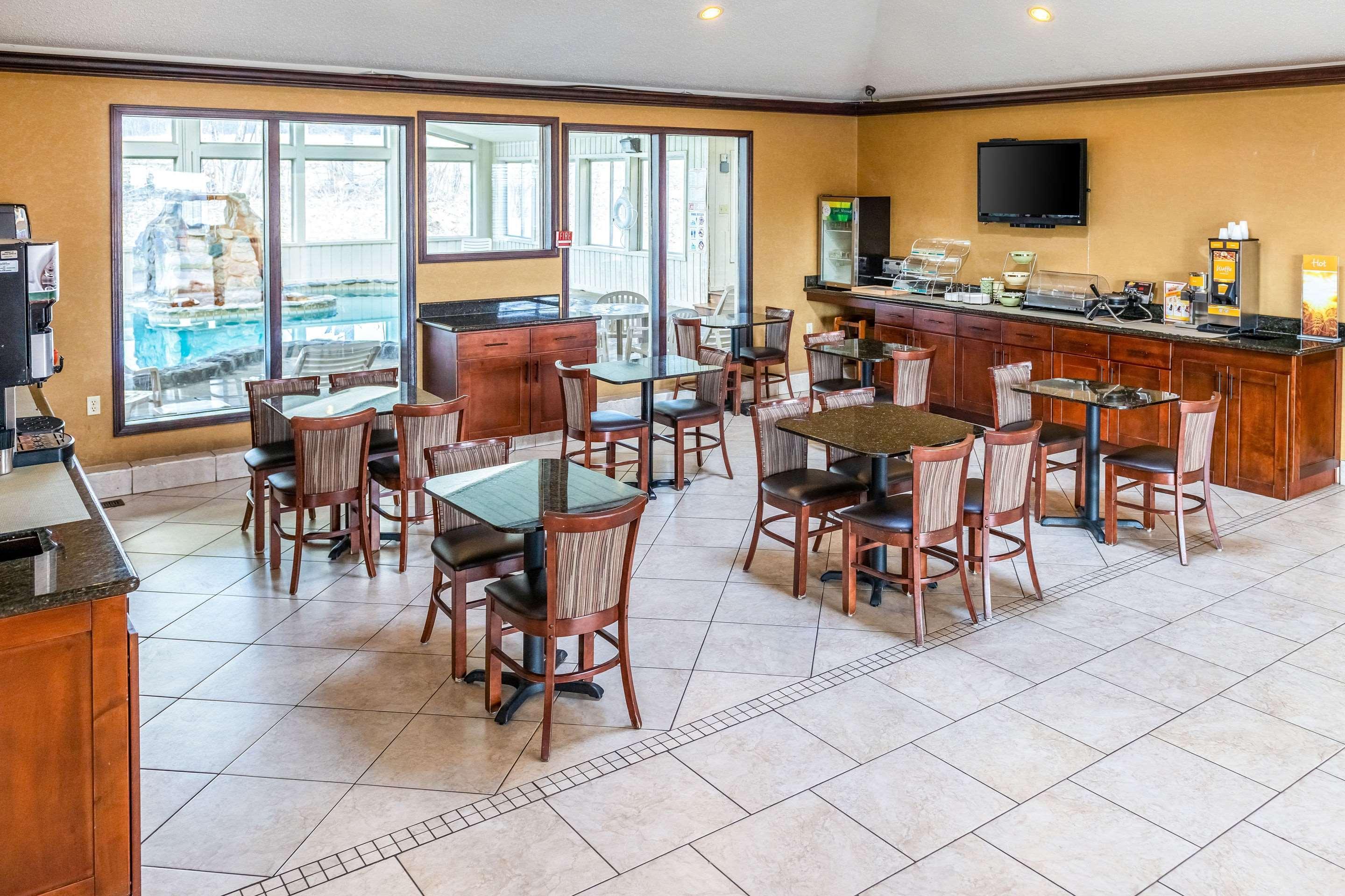 Quality Inn & Suites Seville Exterior photo