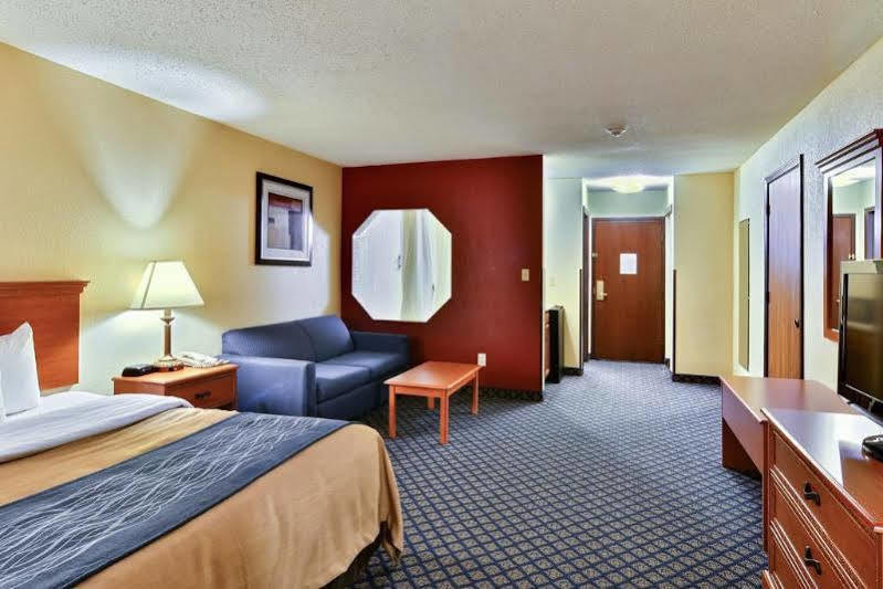 Quality Inn & Suites Seville Exterior photo