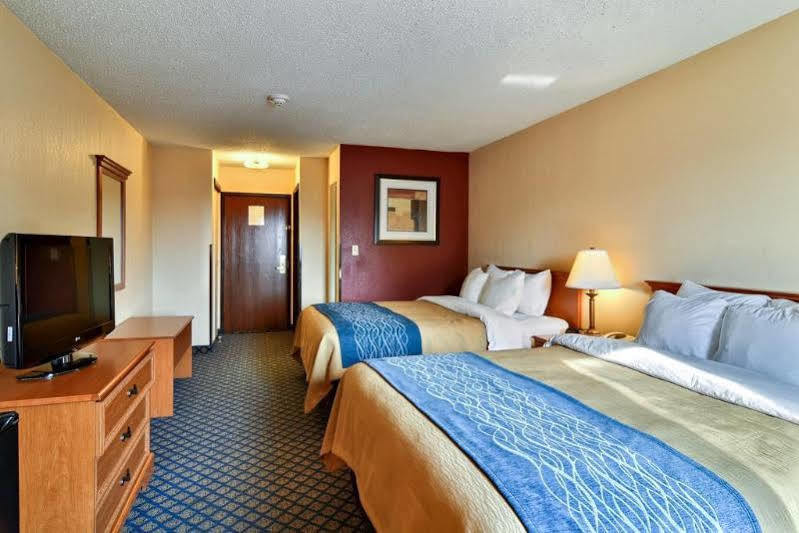 Quality Inn & Suites Seville Exterior photo