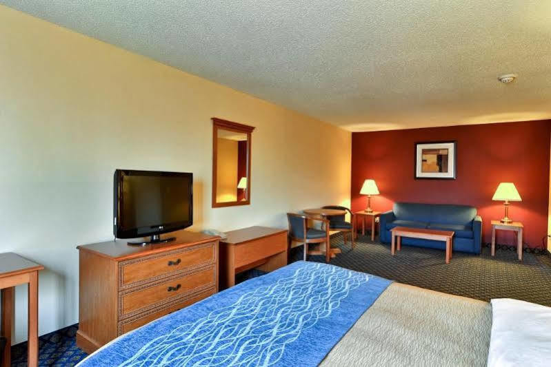 Quality Inn & Suites Seville Exterior photo